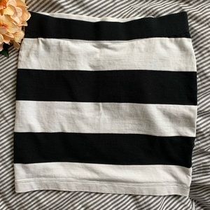 GAP BLACK & WHITE STRIPED SKIRT
